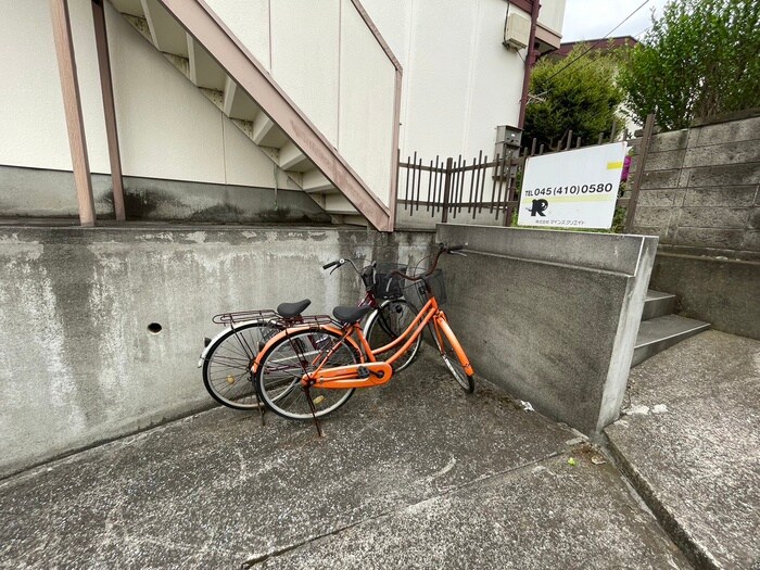 物件外観写真4　(駐輪場)