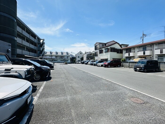 物件外観写真6　(駐車場)