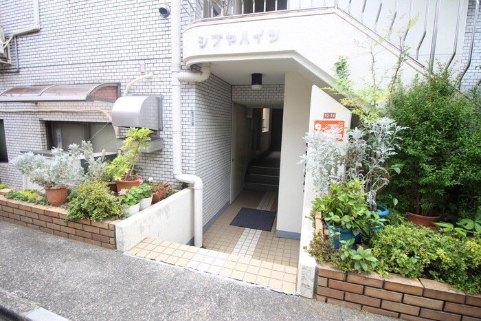 物件外観写真3　(エントランス部分)