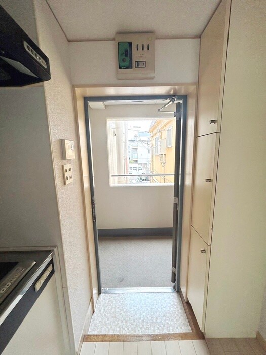 物件内観写真13　(玄関)