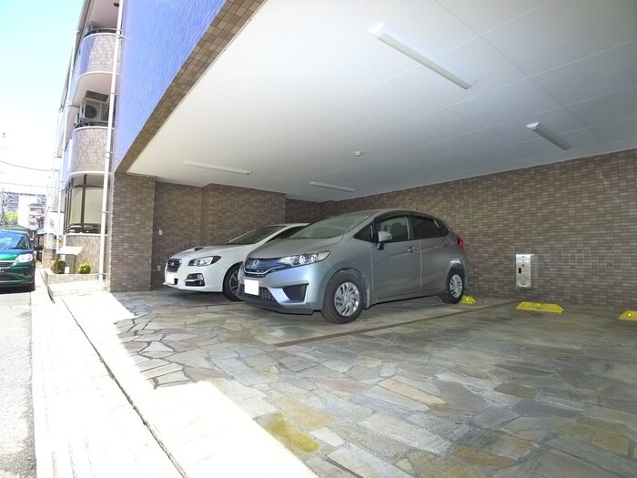 物件外観写真5　(駐車場)