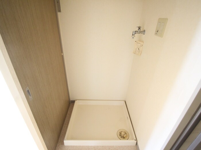 物件内観写真16　(洗濯機置場)