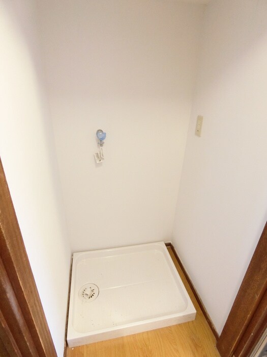 物件内観写真14　(洗濯機置場)