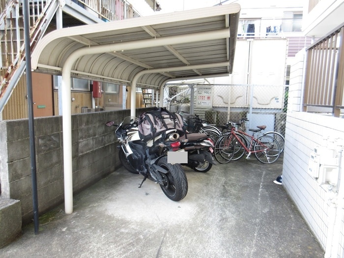 物件外観写真3　(駐輪場)