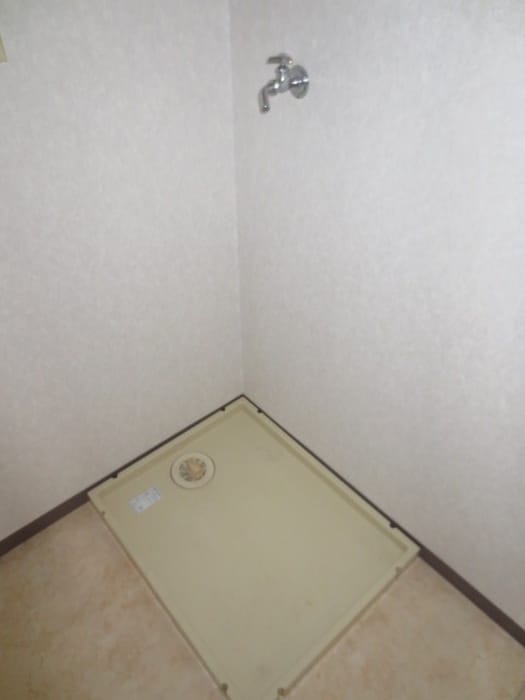 物件内観写真12　(洗濯機置場)