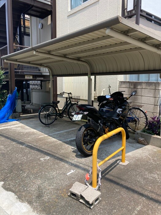 物件外観写真4　(駐輪場)