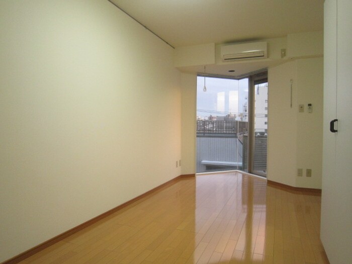 物件内観写真8　(室内からの展望)