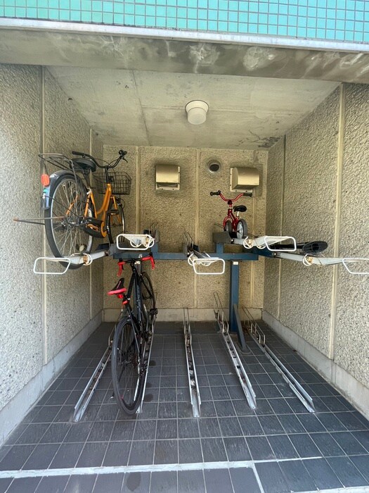 物件外観写真5　(駐輪場)