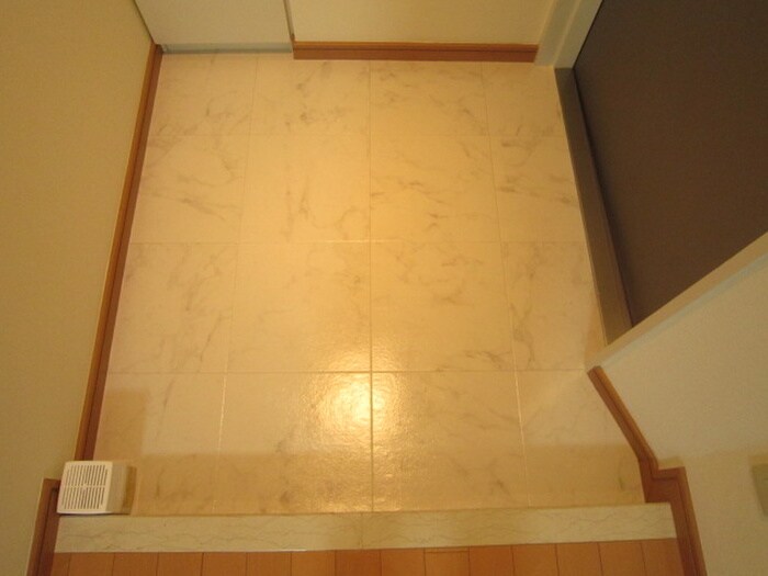 物件内観写真16　(玄関)