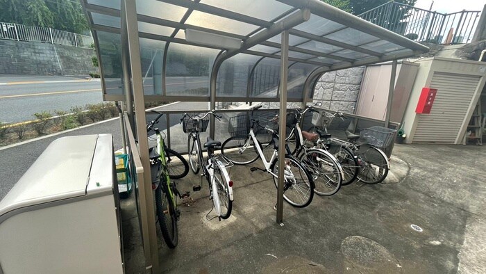 物件外観写真3　(駐輪場)