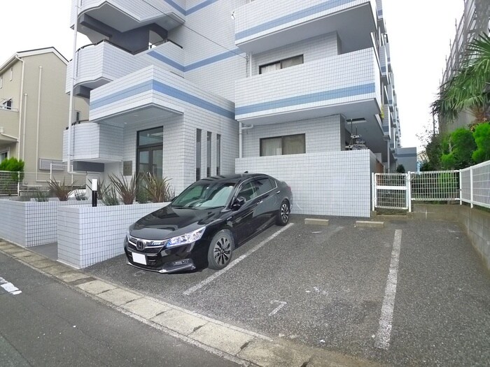 物件外観写真5　(駐車場)