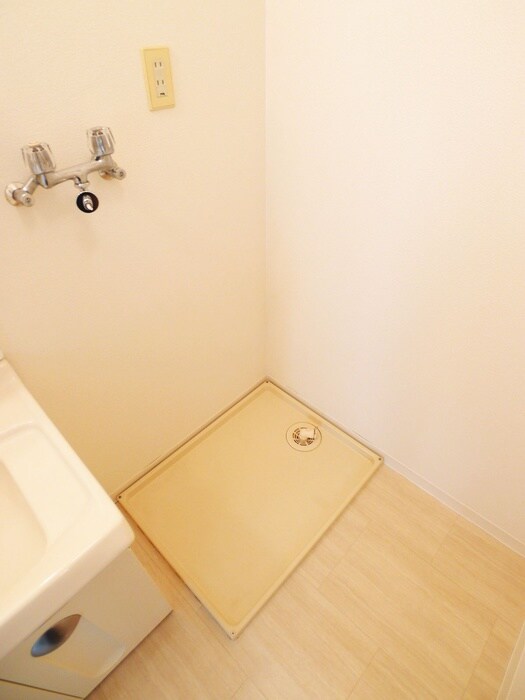 物件内観写真16　(洗濯機置場)