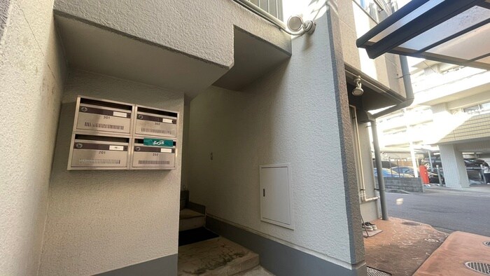 物件外観写真5　(エントランス部分)