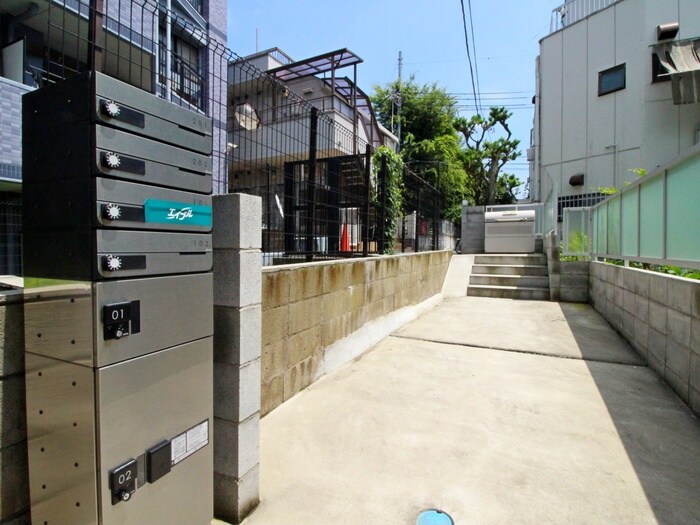 物件外観写真2　(エントランス部分)