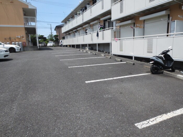 物件外観写真5　(駐車場)