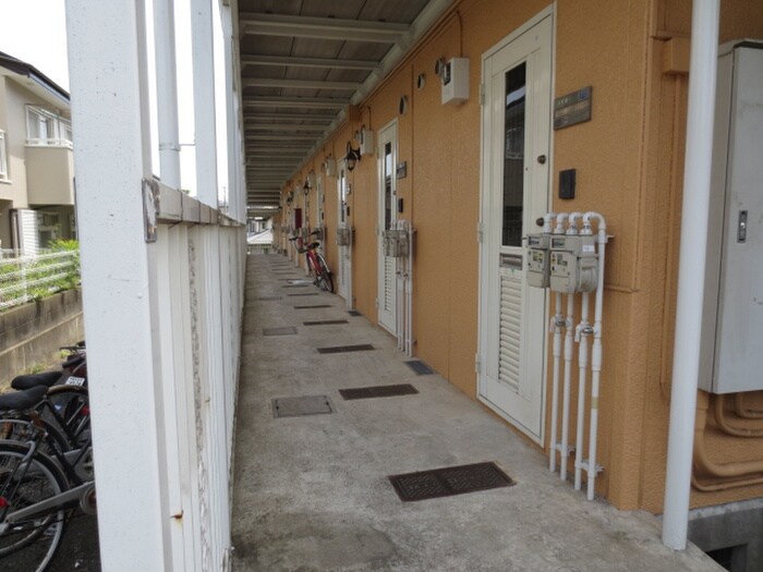 物件外観写真6　(エントランス部分)