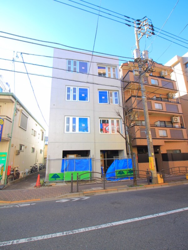建築中