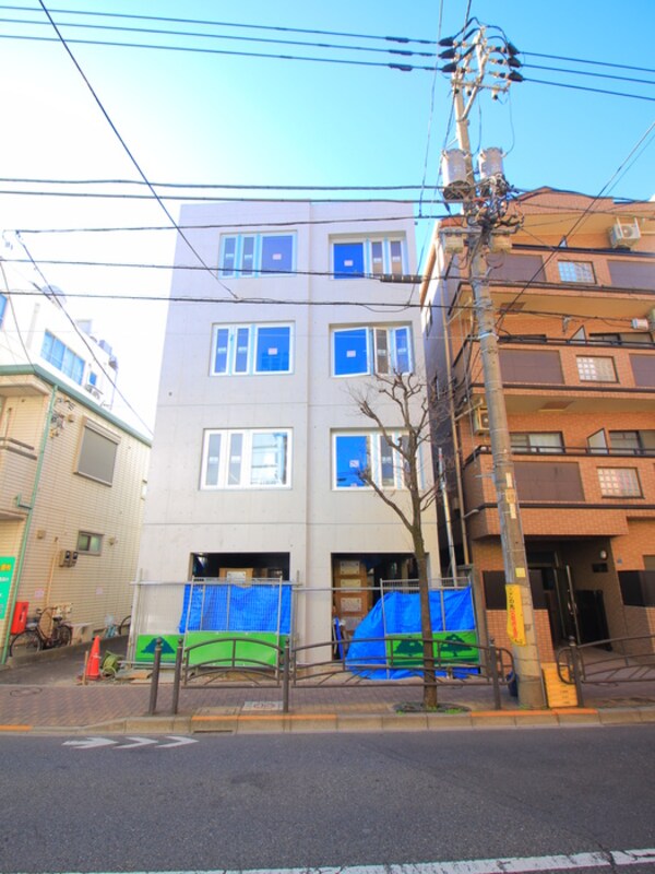建築中
