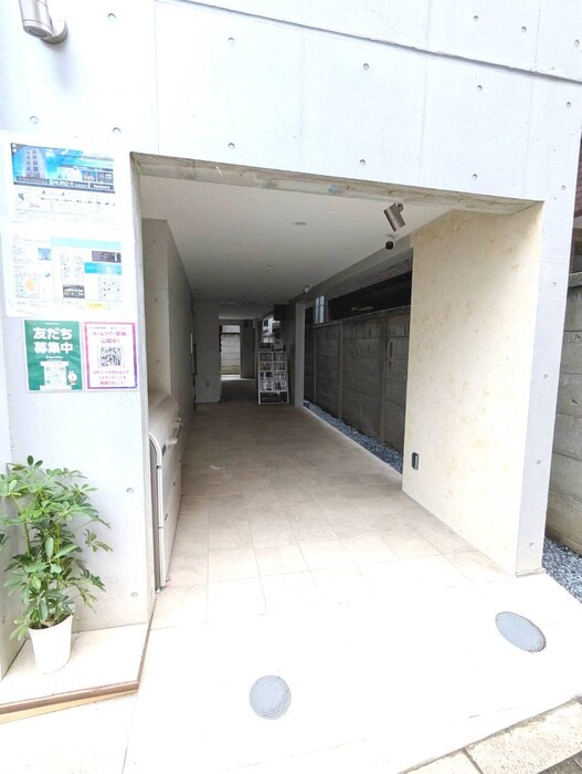 物件外観写真5　(エントランス部分)