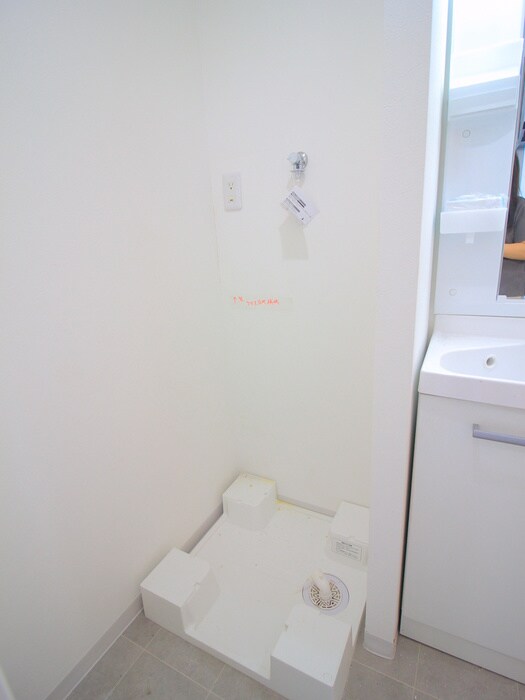 物件内観写真12　(洗濯機置場)