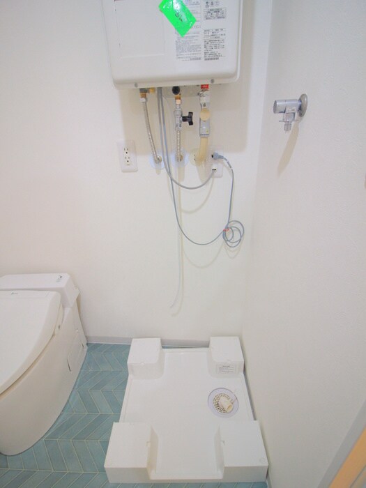 物件内観写真16　(洗濯機置場)