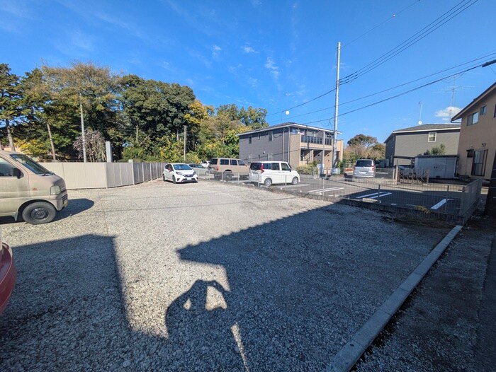 物件外観写真5　(駐車場)