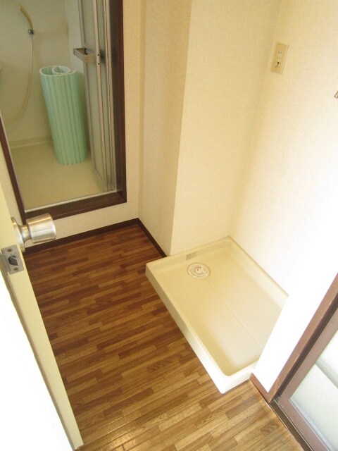 物件内観写真9　(洗濯機置場)