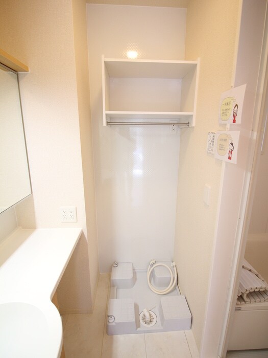 物件内観写真8　(洗濯機置場)