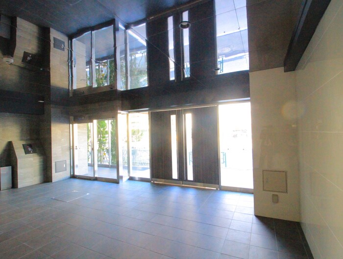 物件外観写真4　(エントランス部分)