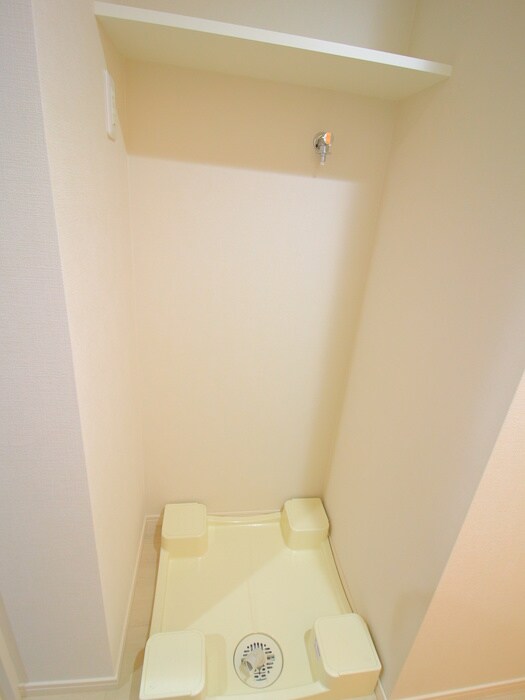 物件内観写真14　(洗濯機置場)