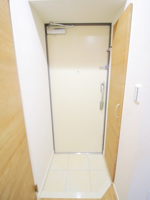 物件内観写真14　(玄関)