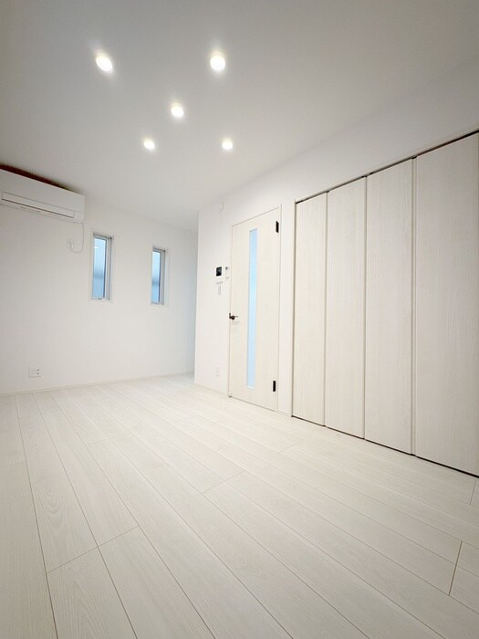 物件内観写真1　(居室)