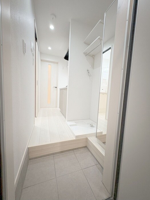 物件内観写真13　(玄関)