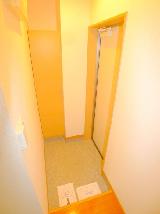 物件内観写真16　(玄関)