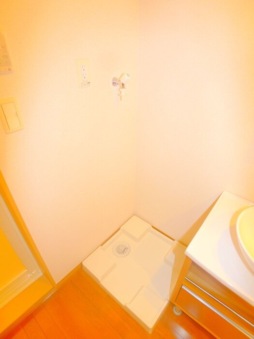 物件内観写真18　(洗濯機置場)