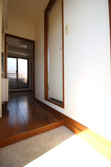 物件内観写真16　(玄関)