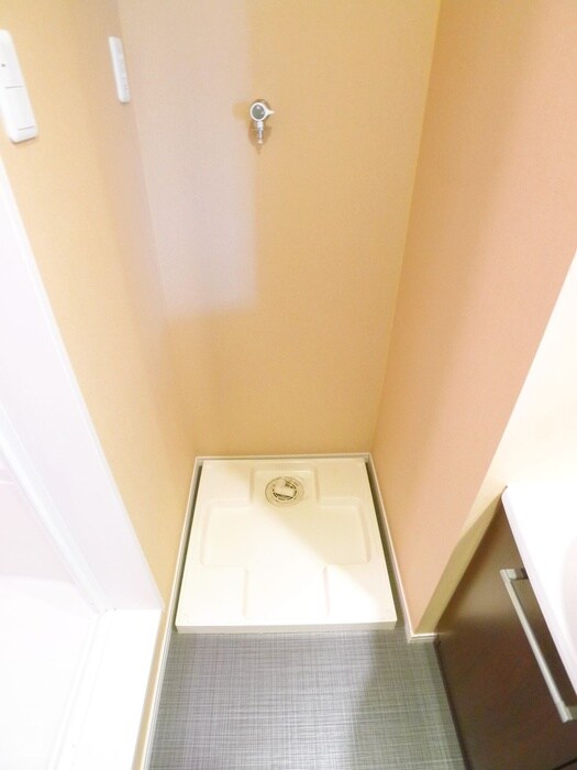 物件内観写真11　(洗濯機置場)