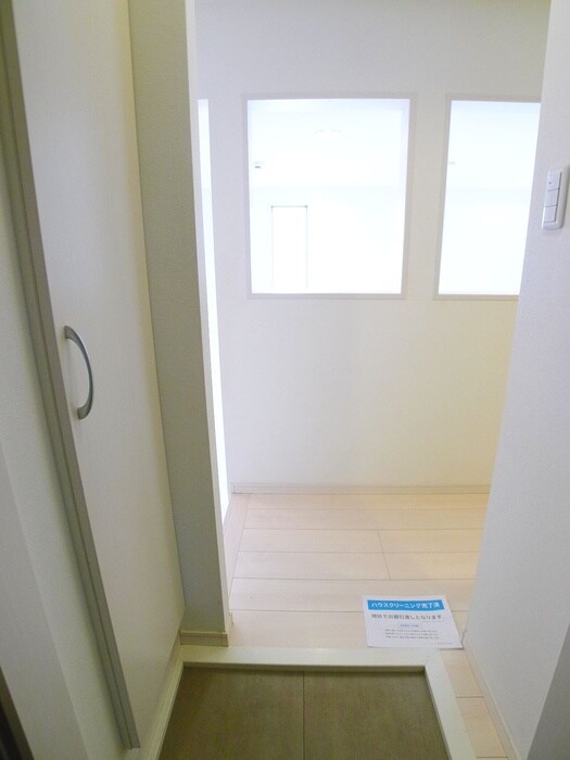 物件内観写真14　(玄関)