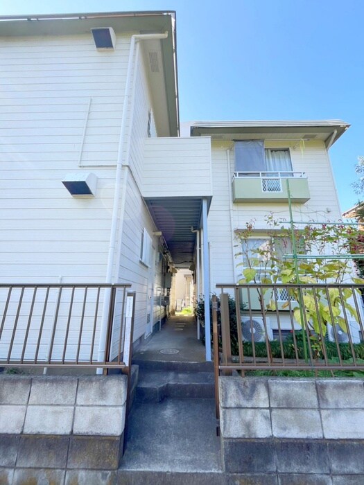 物件外観写真4　(エントランス部分)