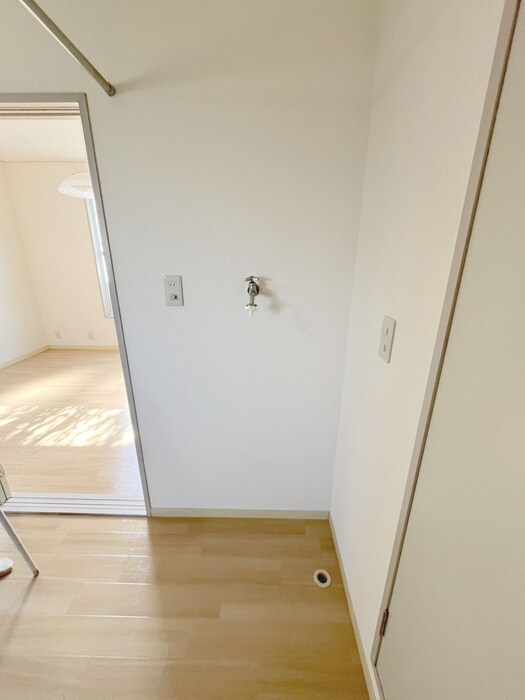 物件内観写真16　(洗濯機置場)