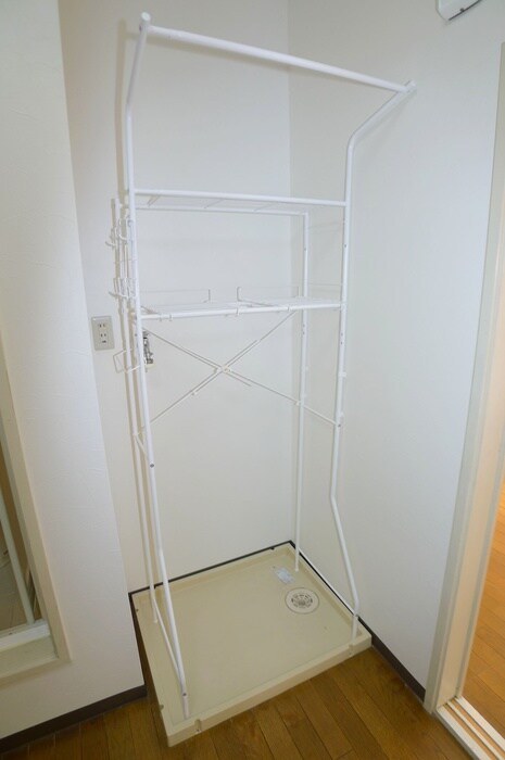 物件内観写真12　(洗濯機置場)