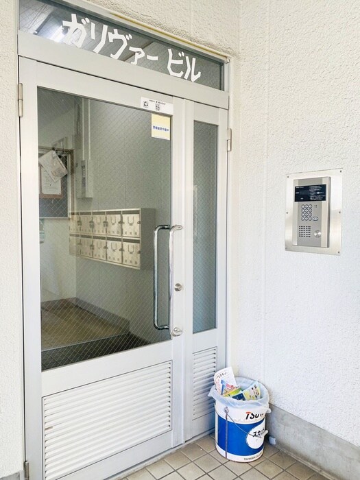 物件外観写真3　(エントランス部分)