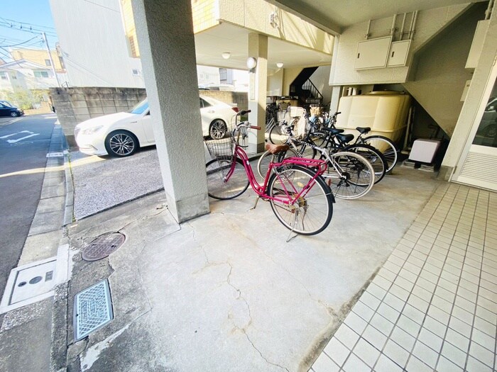 物件外観写真5　(駐輪場)