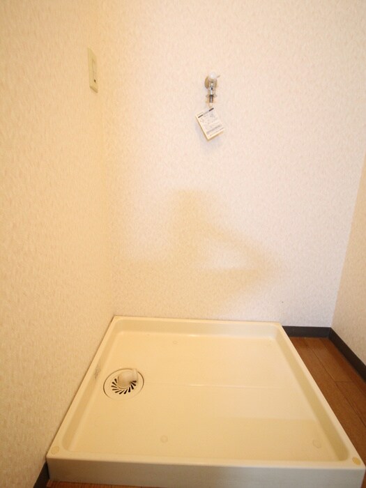 物件内観写真16　(洗濯機置場)