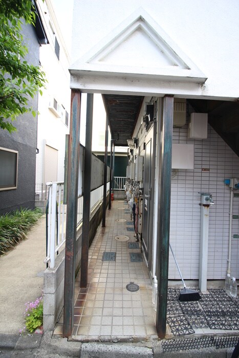 物件外観写真4　(エントランス部分)