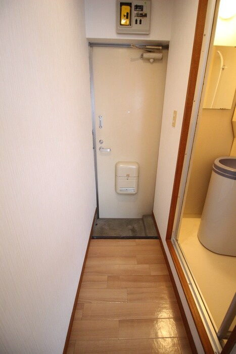 物件内観写真14　(玄関)