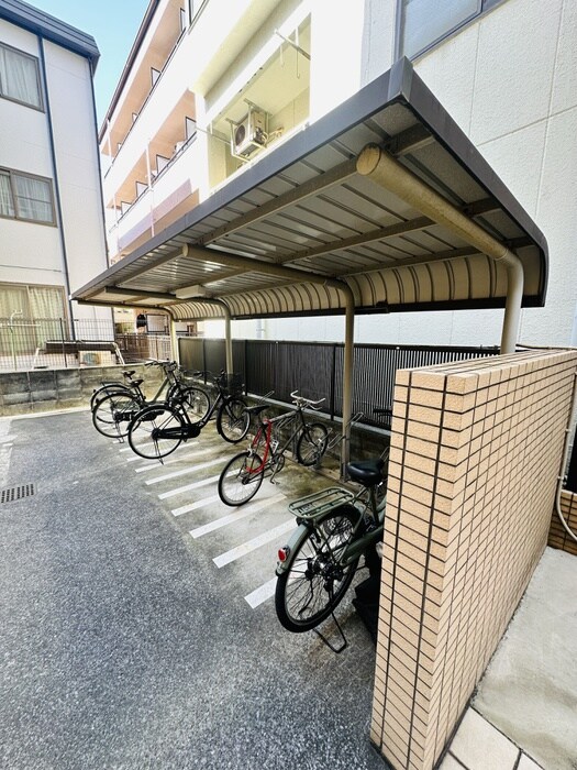 物件外観写真4　(駐輪場)