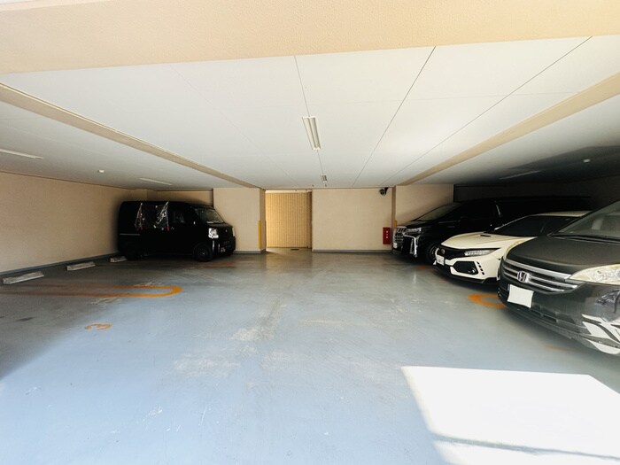 物件外観写真6　(駐車場)