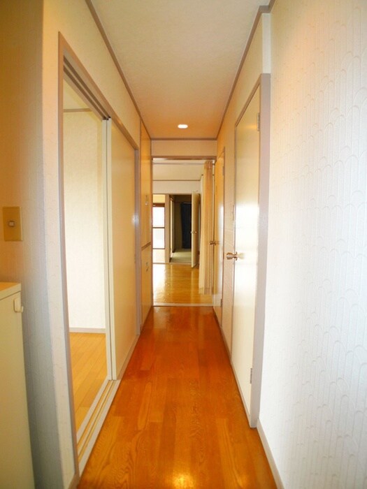 物件内観写真11　(玄関)