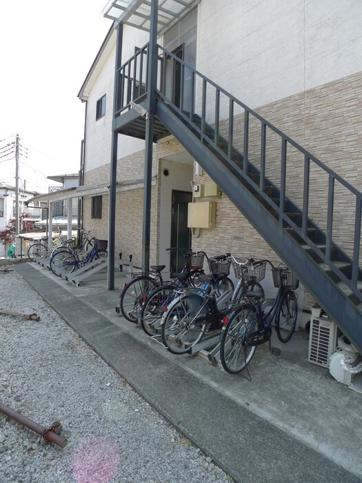 物件外観写真2　(駐輪場)